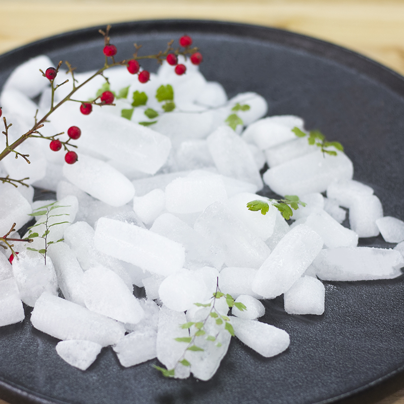 夏天天氣熱，可以用干冰給室內(nèi)降溫？
